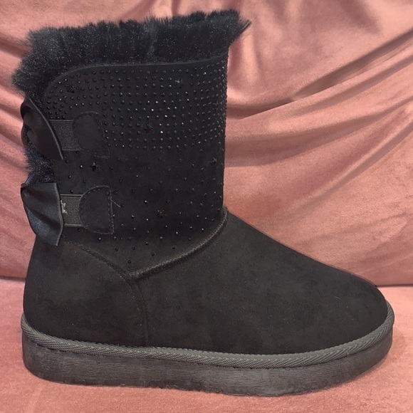 RHINESTONE 2 BOW BLACK FUR BOOTS - Picture 3 of 11